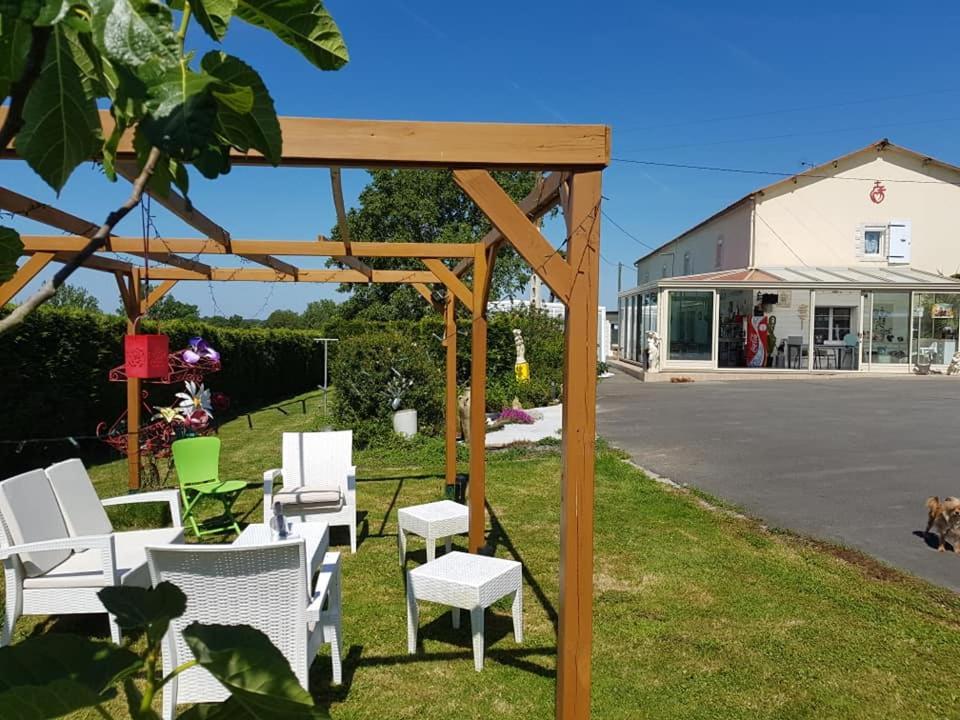 Bed and Breakfast Chez Val Et Fred 85 Les Essarts  Екстер'єр фото